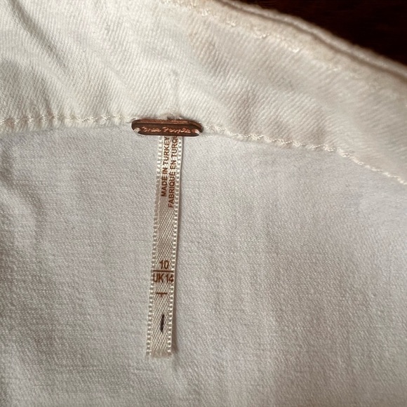 Free People white size 10 white denim mini skirt EUC - Picture 5 of 15